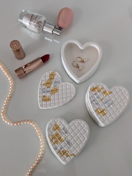 Cutiuta Heart alba cu auriu si argintiu 2
