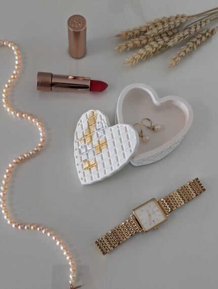 Cutiuta Heart alba cu auriu si argintiu 1